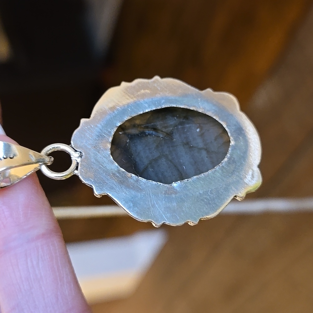 Labradorite Pendant - Picture 4 of 6